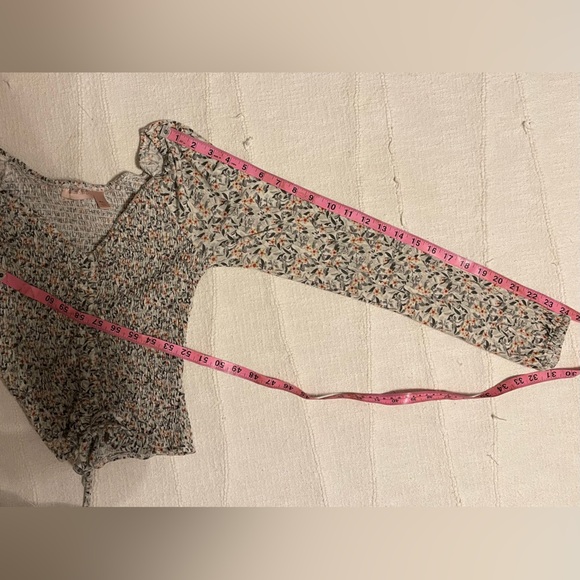 Long Sleeve Floral Multicolor Willow & Root BKE V Neck Top - Picture 6 of 7